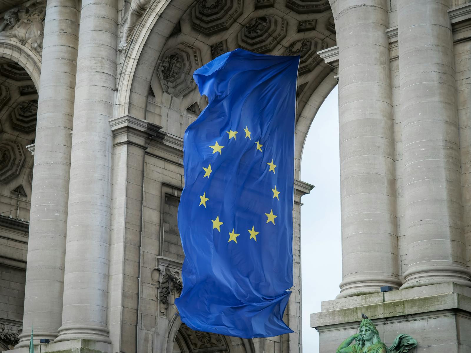 Brüsszel feloldotta a 16,4 milliárd eurós magyar uniós forrásokat